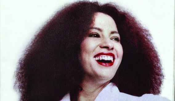 Clara Nunes foi a primeira cantora brasileira a vender mais de 150 mil discos(foto: Cláudio Cunha/Reprodução, Cláudio Cunha, Washington Possato, Maíra Vieira, Divulgação) Clara Nunes foi a primeira cantora brasileira a vender mais de 150 mil discos(foto: Cláudio Cunha/Reprodução, Cláudio Cunha, Washington Possato, Maíra Vieira, Divulgação)