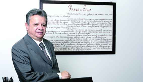 O novo presidente do TJ,  o desembargador Joaquim Herculano, no gabinete  do tribunal(foto: Eugnio Gurgel)