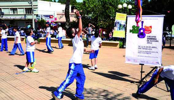 Crianças participam da Crianças participam da
