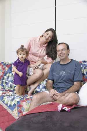 Momentos especiais: Para a engenheira Geórgia Pessali, existem dois momentos especiais no parto natural. O primeiro é o trabalho de parto, que, para ela, durou quase sete horas, entre chegar ao hospital e sua filha, Alice, nascer, e deixou cada momento e sensação gravados em sua memória. O segundo momento é o parto em si. Momentos especiais: Para a engenheira Geórgia Pessali, existem dois momentos especiais no parto natural. O primeiro é o trabalho de parto, que, para ela, durou quase sete horas, entre chegar ao hospital e sua filha, Alice, nascer, e deixou cada momento e sensação gravados em sua memória. O segundo momento é o parto em si.