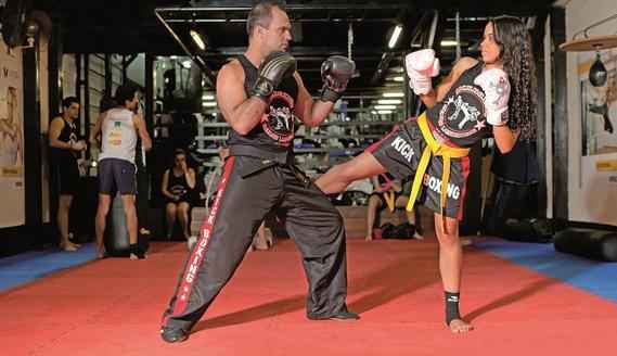 A estudante Patrcia Teixeira encarou  o universo masculino  das artes marciais(foto: Samuel G; Eugnio Gurgel; Lo Arajo; Geraldo Goulart; Paulo Mrcio; Divulgao)