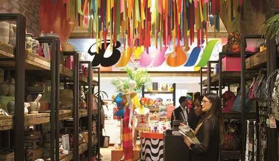 Artesanato brasileiro  venda nas lojas americanas Macy's: muitos artigos provinientes de Minas(foto: Joo Unzer; Geraldo Goulart; Flavio Christo)