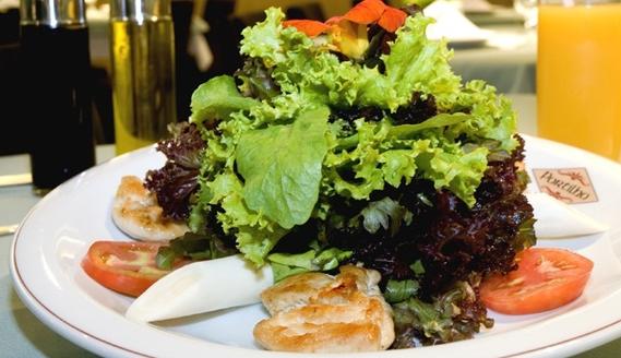 O restaurante Portilho Clarion oferece vrias opes de saladas para refrescar(foto: Divulgao)