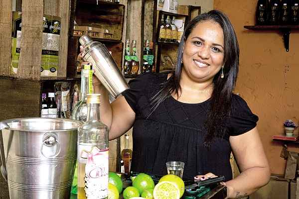 A garantia  da bartender Meire Leandro, especialista na aguardente: 