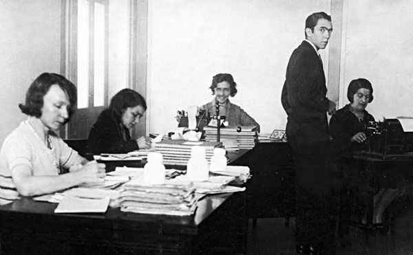Rubem Braga na redao do jornal Dirio da Tarde, em 1932: ele tinha apenas 19 anos quando foi contratado pelo jornal mineiro(foto: Arquivo EM 1943)