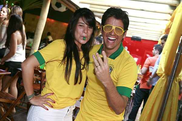 Simone e Ralph Marceline na festa que marcou o incio da Copa das Confederaes, no Chalezinho(foto: Eugnio Gurgel)