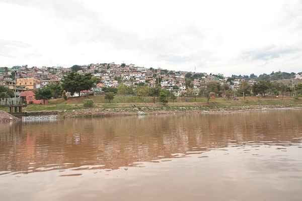 A barragem Santa Lcia, entre os bairros Santa Lcia e So Bento: o local  uma das principais bacias da capital(foto: Thiago Mamede)