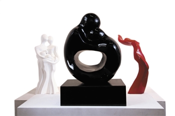 As esculturas A Famlia, Encontro e Seduo: figuras humanas com formatos geomtricos(foto: Rogrio Sol)