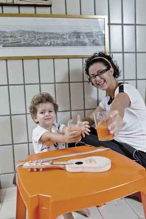 Laura Rocha com o filho, Rafael, de 2 anos e 8 meses: 