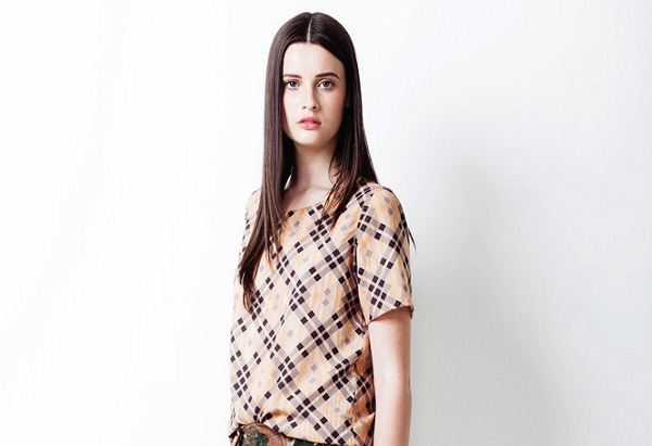 Blusa xadrez em cetim, Lucas Magalhães para Galerie - R. Informações: (31) 2516-2852(foto: Divulgação) Blusa xadrez em cetim, Lucas Magalhães para Galerie - R. Informações: (31) 2516-2852(foto: Divulgação)