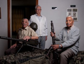 O ex-tenente Geraldo Campos Taitson (centro) com os colegas e ex-combatentes da FEB Divaldo Medrado e Joel Lopes(foto: Cludio Cunha)