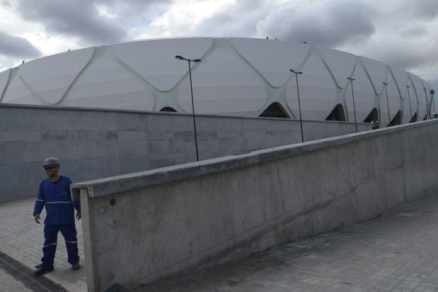 Em Manaus, a arena Amaznia, que custou R$ 594 milhes, ser entregue  iniciativa privada(foto: Antonio Cruz/Agncia Brasil/Divulgao)