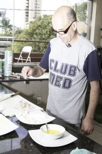O chef Beto Haddad cria uma receita especial com o peixe panga(foto: Eugnio Gurgel/Encontro)