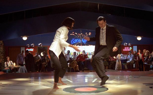 A clebre dana encenada por Uma Thurman e John Travolta at hoje  reproduzida por fs em diferentes ocasies, de festa de casamento a baile de formatura(foto: Miramax Films/Divulgao)