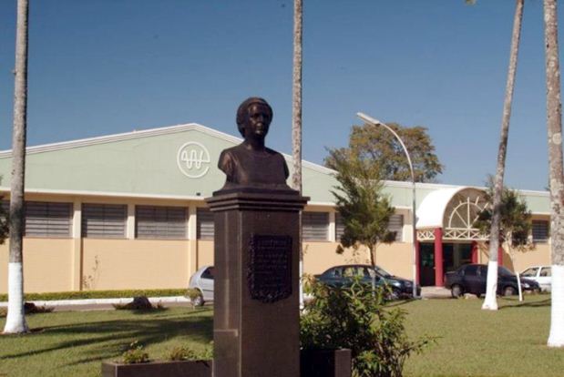 A Escola Tcnica em Eletrnica foi fundada por Sinh Moreira, em 1959, e se tornou pioneira no ensino de eletrnica na Amrica Latina(foto: Facebook/Escola Tcnica em Eletrnica/Reproduo)