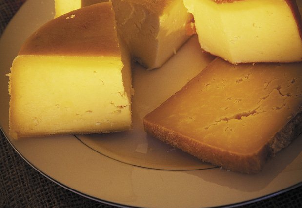 Alguns exemplares de queijos considerados especiais: canastras e parmeses que caem no gosto de chefs de cozinha e do pblico(foto: Cludio Cunha)