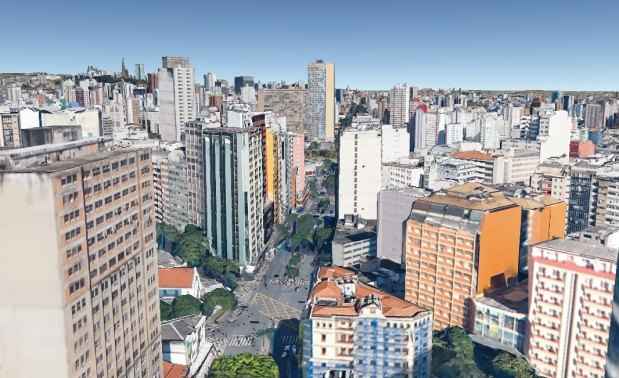A mesma viso da praa Raul Soares, agora, em 2014, com as dezenas de novos prdios visveis no horizonte(foto: Google Earth/Reproduo)