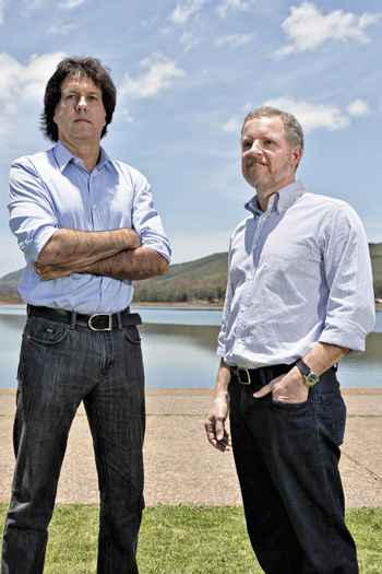 Os sócios Marco Aurélio Teixeira (esq.) e Roberto Mário. O primeiro é roqueiro; o outro, apreciador de música clássica. Mas, nos negócios, têm a mesma melodia: Os sócios Marco Aurélio Teixeira (esq.) e Roberto Mário. O primeiro é roqueiro; o outro, apreciador de música clássica. Mas, nos negócios, têm a mesma melodia: