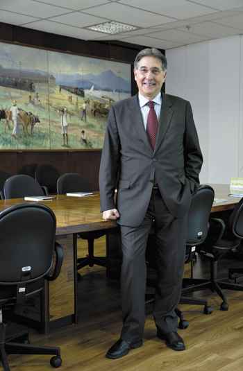 O governador vai priorizar as áreas de saúde, educação e segurança pública: O governador vai priorizar as áreas de saúde, educação e segurança pública: