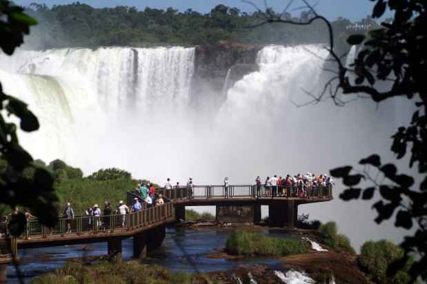 Quem gosta de passear em meio à natureza e também de ir às compras pode visitar a cidade de Foz do Iguaçu, no Paraná(foto: Hotelavm.com.br/Reprodução) Quem gosta de passear em meio à natureza e também de ir às compras pode visitar a cidade de Foz do Iguaçu, no Paraná(foto: Hotelavm.com.br/Reprodução)