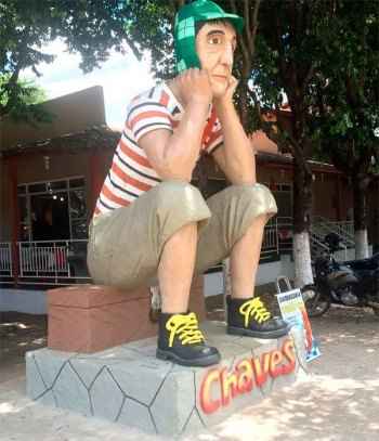 O artista mineiro Evandro di Caetano, que vai construir o 'Cristo mineiro', ficou famoso por criar a estátua do personagem Chaves, de cinco metros, em Governador Valadares(foto: Arquivo Pessoal) O artista mineiro Evandro di Caetano, que vai construir o 'Cristo mineiro', ficou famoso por criar a estátua do personagem Chaves, de cinco metros, em Governador Valadares(foto: Arquivo Pessoal)