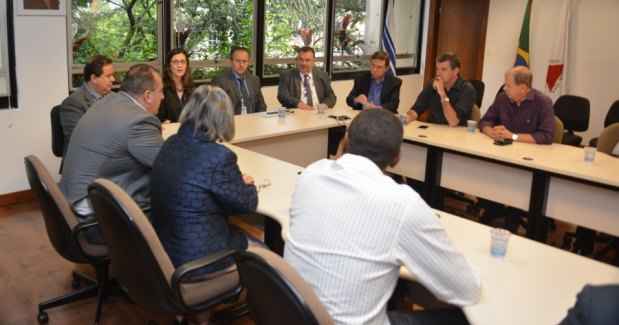 A presidente da Copasa, Sinara Meireles Chenna, explicou aos vereadores que se não chover, poderá haver racionamento, rodízio, sobretaxa ou multa(foto: Bernardo Dias/Ascom CMBH/Divulgação) A presidente da Copasa, Sinara Meireles Chenna, explicou aos vereadores que se não chover, poderá haver racionamento, rodízio, sobretaxa ou multa(foto: Bernardo Dias/Ascom CMBH/Divulgação)