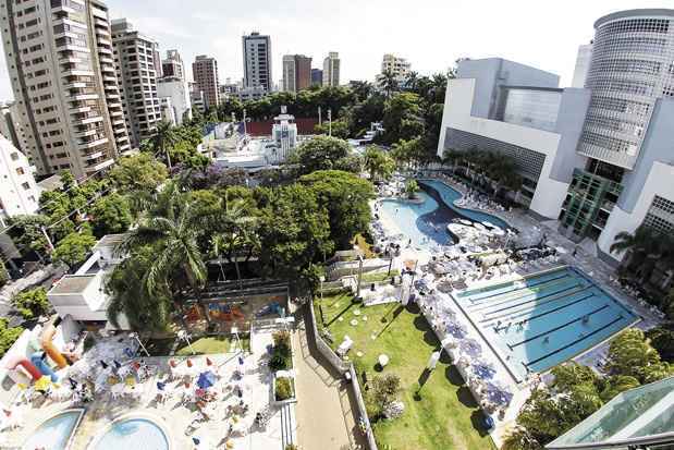 Vista parcial do parque aquático do Minas I, que ocupa área de 70 mil m2, no bairro de Lourdes: a unidade foi a primeira a ser construída, com incentivo da prefeitura e governo mineiro, para oferecer lazer aos moradores da cidade(foto: Samuel Gê/Encontro) Vista parcial do parque aquático do Minas I, que ocupa área de 70 mil m2, no bairro de Lourdes: a unidade foi a primeira a ser construída, com incentivo da prefeitura e governo mineiro, para oferecer lazer aos moradores da cidade(foto: Samuel Gê/Encontro)