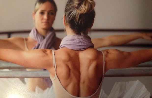 A bailarina Betina Dantas é a criadora do estilo ballet fitness, que vem ganhando cada vez mais adeptos nas academias brasileiras(foto: Facebook/BetinaDantas/Reprodução) A bailarina Betina Dantas é a criadora do estilo ballet fitness, que vem ganhando cada vez mais adeptos nas academias brasileiras(foto: Facebook/BetinaDantas/Reprodução)