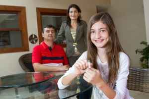 Luiza Machado, de 11 anos, com os pais, Antônio e Raquel Machado: Luiza Machado, de 11 anos, com os pais, Antônio e Raquel Machado: