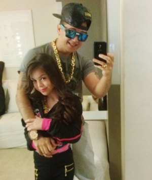 A jovem MC Melody é filha de MC Belinho, e tem apenas 8 anos(foto: Facebook/Mcmelody.com.br/Reprodução) A jovem MC Melody é filha de MC Belinho, e tem apenas 8 anos(foto: Facebook/Mcmelody.com.br/Reprodução)