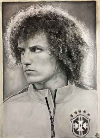 O realismo dos traços de Ana Antunes impressiona, como o retrato do jogador brasileiro David Luiz. Ela tentou entregar o trabalho para ele, durante a Copa de 2014, mas não conseguiu(foto: Facebook/AnaAntunesAtwork/Reprodução) O realismo dos traços de Ana Antunes impressiona, como o retrato do jogador brasileiro David Luiz. Ela tentou entregar o trabalho para ele, durante a Copa de 2014, mas não conseguiu(foto: Facebook/AnaAntunesAtwork/Reprodução)
