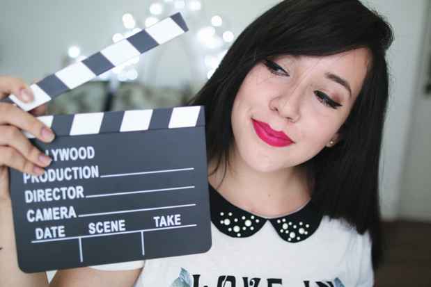 Escritora e blogueira, além de youtuber, Bruna está montando um estúdio para conseguir melhor qualidade em seus vídeos, já que pretende investir mais na plataforma neste ano. Enquanto isso não acontece, ela diz que prefere gravar de madrugada, quando as redes sociais estão mais paradas e normalmente não faz tanto barulho. Seu veio de empresária é forte, e, aos candidatos a youtuber profissional, ela ensina que não se pode ter preguiça de ler os comentários do público: Escritora e blogueira, além de youtuber, Bruna está montando um estúdio para conseguir melhor qualidade em seus vídeos, já que pretende investir mais na plataforma neste ano. Enquanto isso não acontece, ela diz que prefere gravar de madrugada, quando as redes sociais estão mais paradas e normalmente não faz tanto barulho. Seu veio de empresária é forte, e, aos candidatos a youtuber profissional, ela ensina que não se pode ter preguiça de ler os comentários do público: