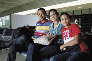 Anderson, Bianca Silva e o filho Gabriel, que não são usuários frequentes, conseguem indentificar algum tipo de melhoria com as obras feitas até agora: Anderson, Bianca Silva e o filho Gabriel, que não são usuários frequentes, conseguem indentificar algum tipo de melhoria com as obras feitas até agora: