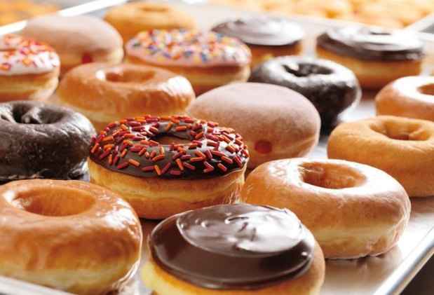 As rosquinhas, ou donuts, famosas por serem objeto de desejo do personagem Homer Simpsons e de muitos policiais americanos, voltam ao mercado de BH após 12 anos(foto: Facebook/DunkinDonutsBrasil/Reprodução) As rosquinhas, ou donuts, famosas por serem objeto de desejo do personagem Homer Simpsons e de muitos policiais americanos, voltam ao mercado de BH após 12 anos(foto: Facebook/DunkinDonutsBrasil/Reprodução)