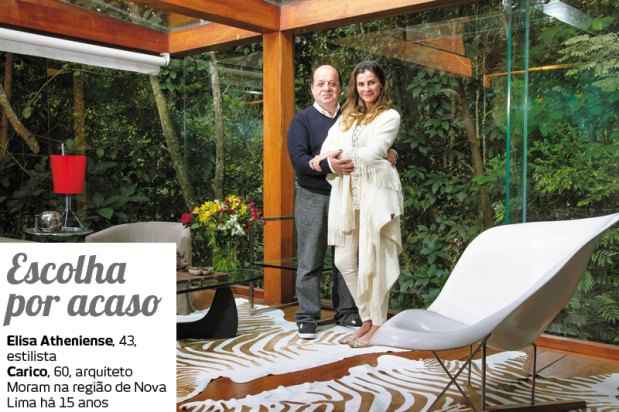 Carico já tinha a casa há anos, mas a usava basicamente aos fins de semana. Certa vez, ficou lá por uma temporada, enquanto esperava o apartamento que havia comprado ficar pronto. Foi quando viu que não só era possível, como era muito melhor morar na casa e frequentar a cidade que ter de viver no próprio centro urbano. Decidiu vender o apartamento. Elisa se juntou a ele depois e hoje não trocam a vida no mato por nada. Carico já tinha a casa há anos, mas a usava basicamente aos fins de semana. Certa vez, ficou lá por uma temporada, enquanto esperava o apartamento que havia comprado ficar pronto. Foi quando viu que não só era possível, como era muito melhor morar na casa e frequentar a cidade que ter de viver no próprio centro urbano. Decidiu vender o apartamento. Elisa se juntou a ele depois e hoje não trocam a vida no mato por nada.