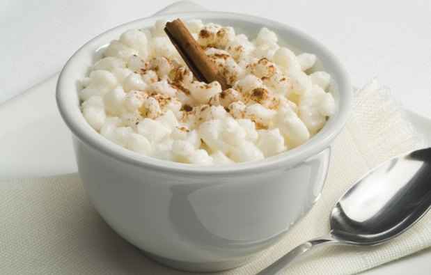 Quem não gosta de uma canjica macia com caldo grosso e saboroso? Aprenda a fazer uma versão que cabe em sua dieta!(foto: Aldeiatem.com/Reprodução) Quem não gosta de uma canjica macia com caldo grosso e saboroso? Aprenda a fazer uma versão que cabe em sua dieta!(foto: Aldeiatem.com/Reprodução)