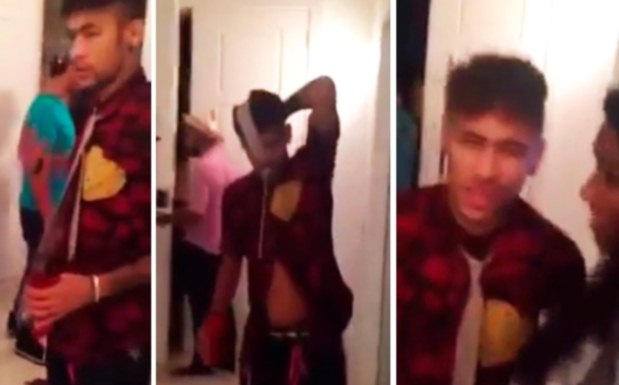 Vídeo que circula na internet mostra o atacante Neymar supostamente bêbado(foto: YouTube/Reprodução) Vídeo que circula na internet mostra o atacante Neymar supostamente bêbado(foto: YouTube/Reprodução)