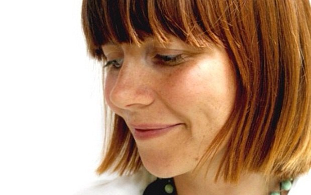 A britânica Lucy Aitken Read não só aderiu ao vinagre e bicarbonato que até lançou um livro contra o uso do xampu(foto: Instagram/lulasticblog/Reprodução) A britânica Lucy Aitken Read não só aderiu ao vinagre e bicarbonato que até lançou um livro contra o uso do xampu(foto: Instagram/lulasticblog/Reprodução)