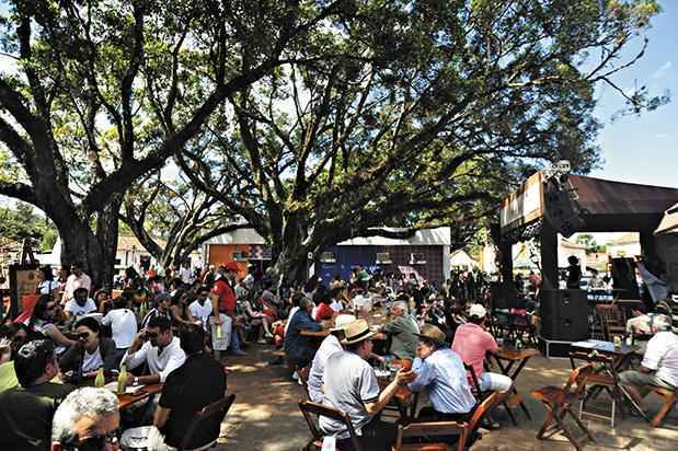 Nas duas praças da cidade, aulas gratuitas e estandes de restaurantes atraem o público: cerca de 40 mil pessoas são esperadas neste ano(foto: Leandro Couri/EM/D.A. Press) Nas duas praças da cidade, aulas gratuitas e estandes de restaurantes atraem o público: cerca de 40 mil pessoas são esperadas neste ano(foto: Leandro Couri/EM/D.A. Press)