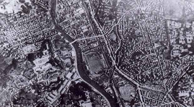 Clique para ampliar e conferir a visão aérea da cidade de Nagasaki antes e depois do ataque nuclear de 9 de agosto de 1945(foto: Wikimedia/Reprodução) Clique para ampliar e conferir a visão aérea da cidade de Nagasaki antes e depois do ataque nuclear de 9 de agosto de 1945(foto: Wikimedia/Reprodução)
