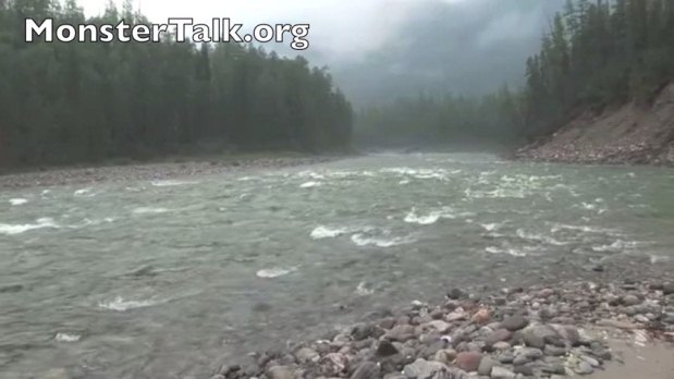 As imagens do rio Kitoy, na Sibéria, foram feitas bem antes da montagem que mostra o suposto 'mamute' cruzando suas águas(foto: YouTube/Reprodução) As imagens do rio Kitoy, na Sibéria, foram feitas bem antes da montagem que mostra o suposto 'mamute' cruzando suas águas(foto: YouTube/Reprodução)