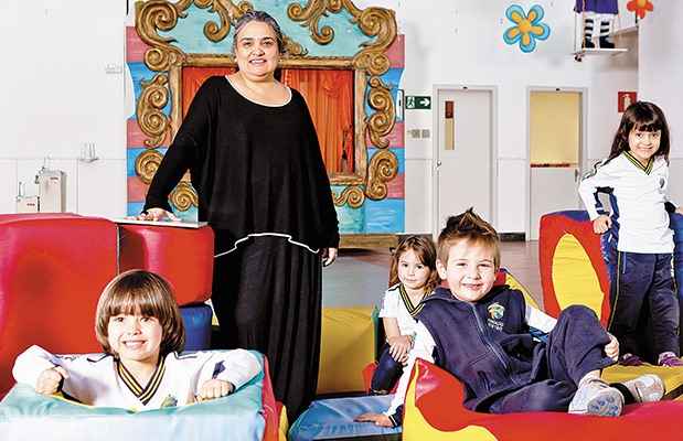 Márcia Neves, diretora da Fundação Torino, com os alunos do infantil: Márcia Neves, diretora da Fundação Torino, com os alunos do infantil: