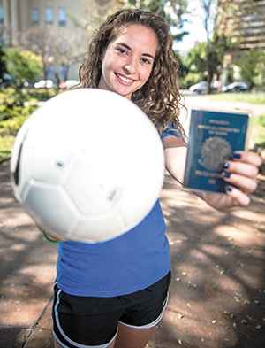 Beatriz Fortini saiu direto da Escola Americana para a Universidade do Alabama: Beatriz Fortini saiu direto da Escola Americana para a Universidade do Alabama: