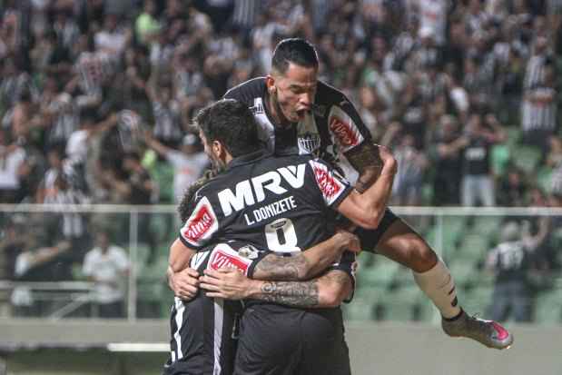 O Galo está com cinco pontos atrás do líder do Brasileirão, mas se depender das previsões dos jornalistas, pode alcançar o Timão até a 33ª rodada(foto: Bruno Cantini/Atlético MG/Divulgação) O Galo está com cinco pontos atrás do líder do Brasileirão, mas se depender das previsões dos jornalistas, pode alcançar o Timão até a 33ª rodada(foto: Bruno Cantini/Atlético MG/Divulgação)