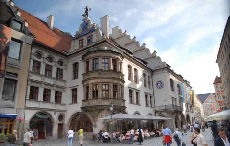 A Hofbräuhaus existe desde 1589 em Munique e é uma das cervejarias mais antigas em atividade no mundo(foto: BBMC Tobias Ranzinger/Divulgação) A Hofbräuhaus existe desde 1589 em Munique e é uma das cervejarias mais antigas em atividade no mundo(foto: BBMC Tobias Ranzinger/Divulgação)