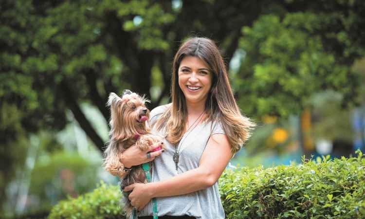 A engenheira Larissa Brant redobra os cuidados com a yorkshire Bela no calor: A engenheira Larissa Brant redobra os cuidados com a yorkshire Bela no calor: