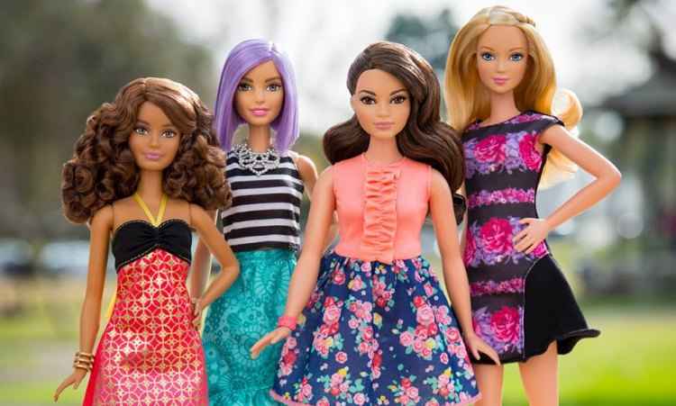 Como mostra o psicólogo, não basta que se dê uma boneca 'politicamente correta' à criança, se ela não recebe educação social em casa(foto: Facebook/oficialbarbiebrasil/Reprodução) Como mostra o psicólogo, não basta que se dê uma boneca 'politicamente correta' à criança, se ela não recebe educação social em casa(foto: Facebook/oficialbarbiebrasil/Reprodução)