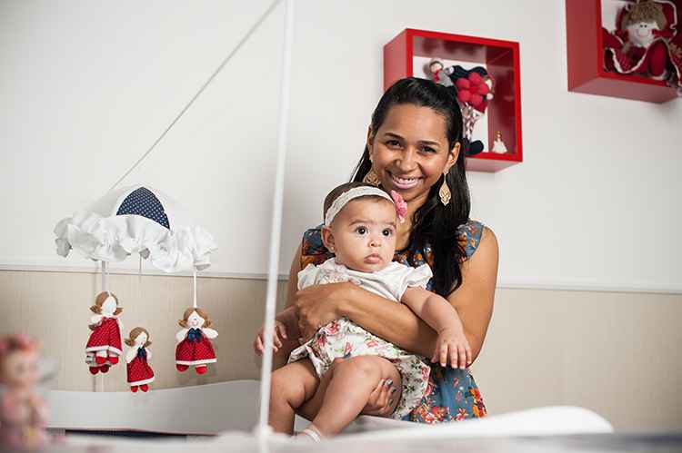 Maria Teresa, de 5 meses, com a mãe, Poliana Holanda: Maria Teresa, de 5 meses, com a mãe, Poliana Holanda: