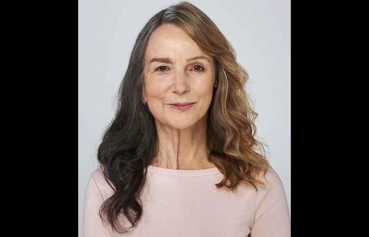 Frances Dunscombe, de 83 anos, e a filha Tineka Fox, de 57(foto: Dailymail.co.uk/Reprodução) Frances Dunscombe, de 83 anos, e a filha Tineka Fox, de 57(foto: Dailymail.co.uk/Reprodução)