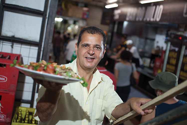 O empresário Júlio Palhares, do Bar do Júlio, comemora adesão ao festival: O empresário Júlio Palhares, do Bar do Júlio, comemora adesão ao festival: